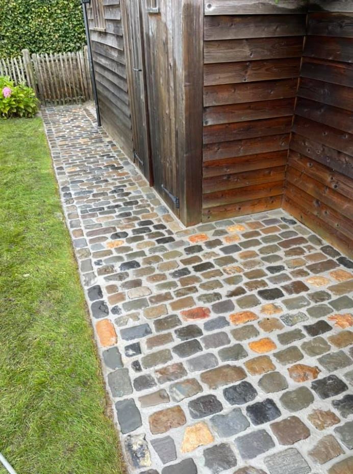 kasseien herinvoegen
geen onkruid meer
mos & aanslag makkelijk te verwijderen
onderhoudsvriendelijk
geen losse kasseien meer
vorstvrij